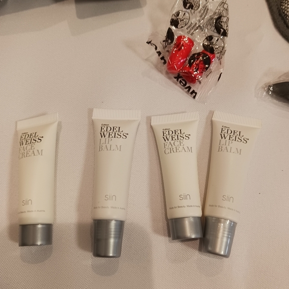 Austrian Airline Amenity Kit 10 items Swag Bag Travel Packable - Picture 5 of 9